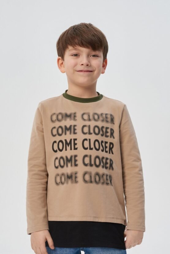 Джемпер с декором и принтом