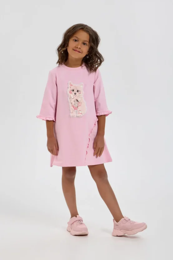 Տրիկոտաժե զգեստ ապլիկացիաներով