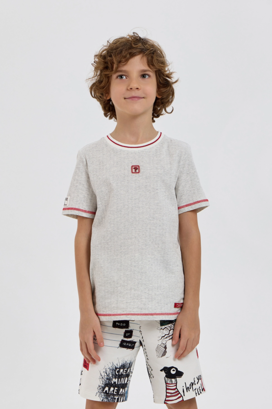 Մարզաշապիկ՝ զարդարանքով